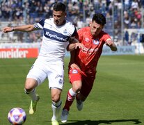 Duelo de laterales: el diestro Guillermo Enrique vs el zurdo Lucas Villalba (Fuente: Fotobaires) (Fuente: Fotobaires) (Fuente: Fotobaires)