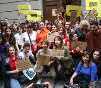 Amnistía Internacional y Actrices Argentinas se movilizaron frente a la UFEM para darle apoyo a Thelma Fardin. (Fuente: NA) (Fuente: NA) (Fuente: NA)