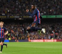 Dembelé vuela por los aires para festejar el primer del Barcelona (Fuente: AFP) (Fuente: AFP) (Fuente: AFP)