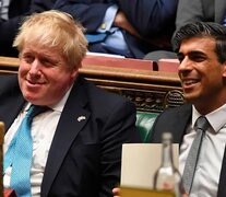 Sunak con Boris Johnson, que lo elevó al gabinete e impulsó su carrera. (Fuente: AFP) (Fuente: AFP) (Fuente: AFP)