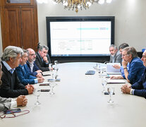 Juan José Bahillo, en una reunión anterior con los dirigentes de la Mesa de Enlace.