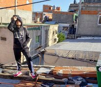 Jesi en un techo de su barrio, en Barracas