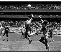 La mano de Dios, frente a Inglaterra en México &amp;#39;86. (Fuente: Gentileza Eduardo Longoni) (Fuente: Gentileza Eduardo Longoni) (Fuente: Gentileza Eduardo Longoni)