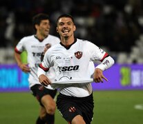 Tiago Banega festeja su gol en la noche mendocina (Fuente: Fotobaires) (Fuente: Fotobaires) (Fuente: Fotobaires)