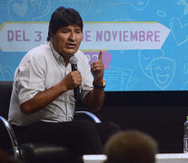 Evo Morales fue el centro de atención en la Feria del Libro Nacional y Popular de Santa Fe. 