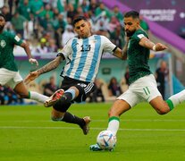 Cuti Romero va al cruce en el primer gol saudí: no llegó. Presentación complicada del central (Fuente: AFP) (Fuente: AFP) (Fuente: AFP)