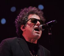 Calamaro abrió el show con &amp;quot;Bohemio&amp;quot; y lo cerró con &amp;quot;Los chicos&amp;quot;. (Fuente: Télam) (Fuente: Télam) (Fuente: Télam)