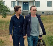 Vicky Krieps y Tim Roth: escenas de la vida ¿conyugal?