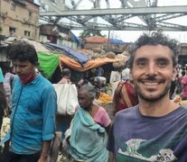Fernando Duclos en el mercado de flores de Kolkata (ciudad más conocida en Occidente como Calcuta). 