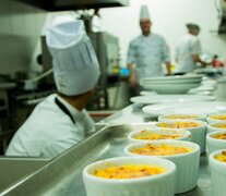 Los trabajadores hoteleros y gastronómicos formales recuperaron poder adquisitivo en 2022.