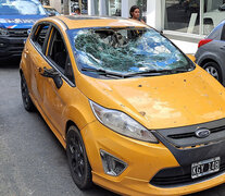 El Ford Fiesta quedó severamente dañado. (Fuente: Sebastián Granata) (Fuente: Sebastián Granata) (Fuente: Sebastián Granata)