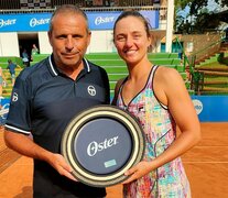 Podoroska celebró en Cali la Copa Oster, su primer título WTA (Fuente: Twitter Podoroska) (Fuente: Twitter Podoroska) (Fuente: Twitter Podoroska)