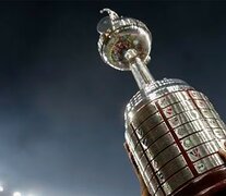 El anhelado trofeo de Copa Libertadores (Fuente: Fotobaires) (Fuente: Fotobaires) (Fuente: Fotobaires)