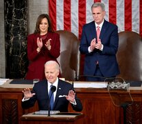 Aplausos para Biden de Kamala Harris y el republicano McCarthy. (Fuente: AFP) (Fuente: AFP) (Fuente: AFP)