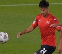 El defensor Barreto sigue &amp;quot;colgado&amp;quot; en el Rojo (Fuente: Fotobaires) (Fuente: Fotobaires) (Fuente: Fotobaires)