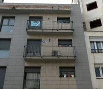Una de las dos gemelas argentinas que cayeron desde un tercer piso en Barcelona murió. Imagen: captura de video EFE