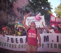 Fuera FMI de nuestros cuerpos y territorios, esa fue la frase de la bandera de arrastre que abrió la marcha del 8M (Fuente: Jose Nico) (Fuente: Jose Nico) (Fuente: Jose Nico)