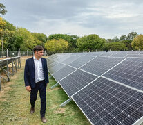 Kicillof recorre el parque solar instalado en la isla.  (Fuente: Fabián Restivo) (Fuente: Fabián Restivo) (Fuente: Fabián Restivo)