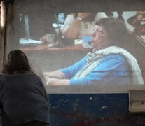 El documental registra a los familiares de las víctimas viendo sus propios testimonios en el juicio.