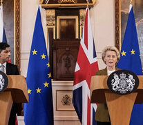 El primer ministro del Reino Unido, Rishi Sunak, y la jefa de la Comisión Europea, Ursula von der Leyen, anuncian el acuerdo (Fuente: AFP) (Fuente: AFP) (Fuente: AFP)