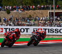 Bagnaia y Viñales, en plena disputa por la punta. (Fuente: MotoGP) (Fuente: MotoGP) (Fuente: MotoGP)