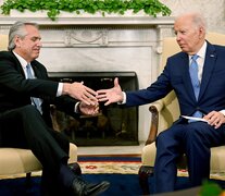 Alberto Fernández y Joe Biden en el despacho Oval, situado en el ala Oeste de la Casa de Gobierno estadounidense. (Fuente: AFP) (Fuente: AFP) (Fuente: AFP)