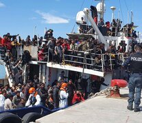 Un barco con 600 migrantes rescatado en la costa de Sicilia (Fuente: EFE) (Fuente: EFE) (Fuente: EFE)