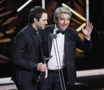 Peter Lanzani y Ricardo Darín en el escenario del Palacio Municipal. (Fuente: EFE) (Fuente: EFE) (Fuente: EFE)