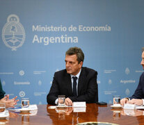 Sergio Massa y Pablo López junto a la jefa de Operaciones del BID en el país, Denise Obara. (Fuente: Ministerio de Economía) (Fuente: Ministerio de Economía) (Fuente: Ministerio de Economía)