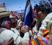 Evo Morales, detrás, Miss Bolivia y Gieco, en el estreno de la película en Mar del Plata. 