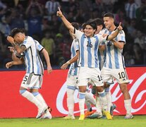 Romero festeja el segundo gol de la Sub 20 en el Madre de Ciudades. (Fuente: Télam) (Fuente: Télam) (Fuente: Télam)