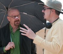 Bryan Cranston como Walter White, recibiendo instrucciones de Vince Gilligan.