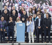 Cristina Fernández de Kirchner en el escenario de Plaza de Mayo junto sus principales armadores electorales. (Fuente: Leandro Teysseire) (Fuente: Leandro Teysseire) (Fuente: Leandro Teysseire)