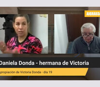 Imagen de la transmisión del juicio realizada por el medio comunitario La Retaguardia: Eva Daniel Donda y el acusado Adolfo Donda.
