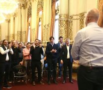 Lousteau aplaude al jefe de gobierno ante la ausencia de Jorge Macri. 