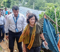 La enviada de la Onu, Noeleen Heyzer visita un campamento de refugiados  rohingya en Burma el año pasado.  (Fuente: AFP) (Fuente: AFP) (Fuente: AFP)