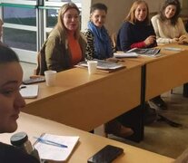 Las referentes de la universidad en la entrega de la propuesta a las candidatas de Creo en Córdoba. 