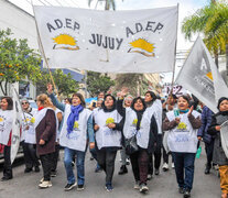 Miles de docentes, trabajadores estatales y militantes de organizaciones sociales marcharon este lunes en San Salvador de Jujuy. (Fuente: Télam) (Fuente: Télam) (Fuente: Télam)