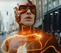 Flash tiene que dejar su trabajo en la Liga de la Justicia. 