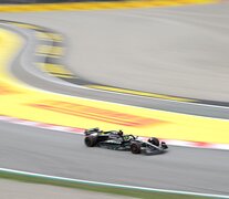 Lewis Hamilton arriba del Mercedes  (Fuente: AFP) (Fuente: AFP) (Fuente: AFP)