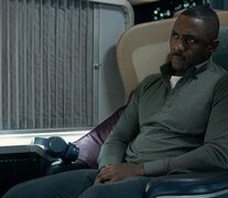 Idris Elba encarna a un hombre común en una situación extraordinaria.