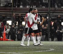 Domínguez y Ferreyra festejan uno de los goles (Fuente: Prensa River) (Fuente: Prensa River) (Fuente: Prensa River)