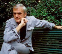 Kundera murió en París, la ciudad donde se exilió en 1975. 