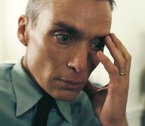 Cillian Murphy encarna con solidez a Oppenheimer. 