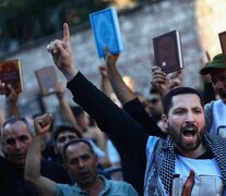 Frente al consulado sueco en Estambul, religiosos turcos protestan. (Fuente: EFE) (Fuente: EFE) (Fuente: EFE)