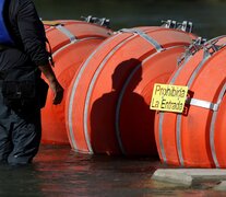 La boyas sobre el Río Grande en Eagle Pass ya habrían causado dos muertes. (Fuente: EFE) (Fuente: EFE) (Fuente: EFE)