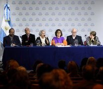 De izq. a der.: Mario Pecheny, Carlos Soriano, Graciela Jacob, Mara Brawer, Mario Sebastiani y Aída Kemelmajer.