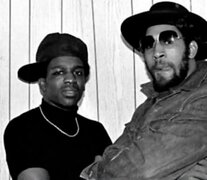 DJ Tony Tone junto a DJ Kool Herc, el verdadero pionero del hip hop.