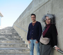 José Luis Landet y Marcela Astorga en la escalinata del Museo de la Memoria. (Fuente: Guadalupe Lombardo) (Fuente: Guadalupe Lombardo) (Fuente: Guadalupe Lombardo)