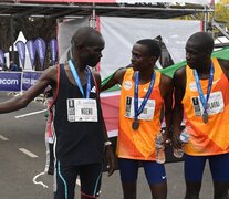 Ngeno, Tanui y Kiplagat, los kenianos de del podio. (Fuente: Télam) (Fuente: Télam) (Fuente: Télam) (Fuente: Télam) (Fuente: Télam)